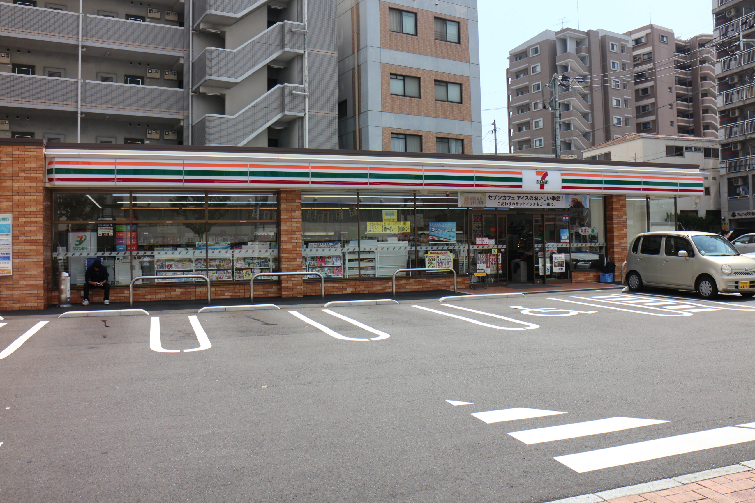 ガーデンパレスやひろⅡ コンビニ
