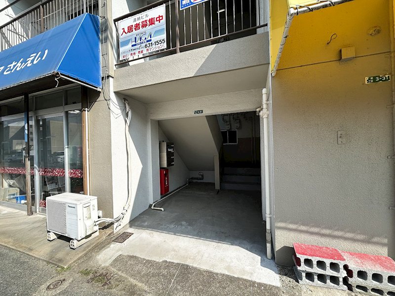 清納ビル エントランス