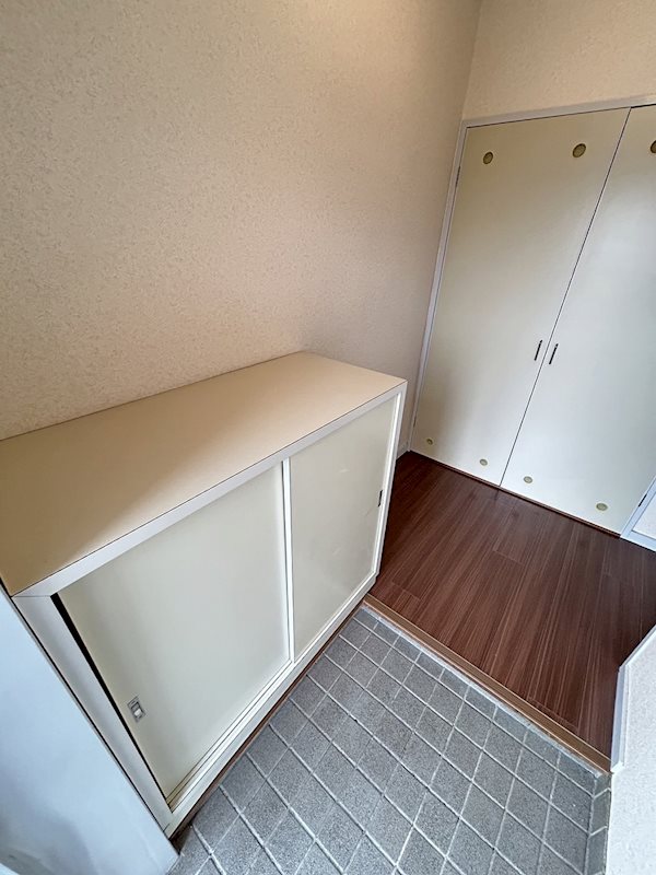 清納ハイツ 玄関