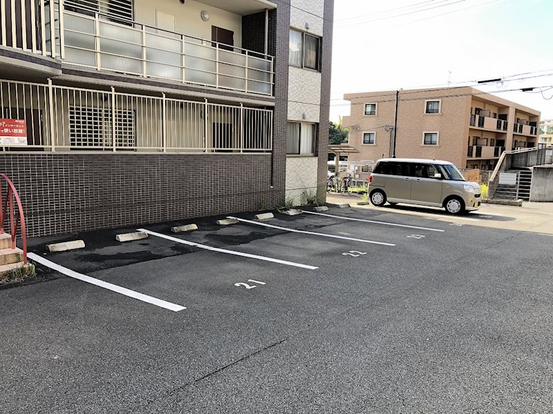 医生ヶ丘ヴァレンシア 駐車場