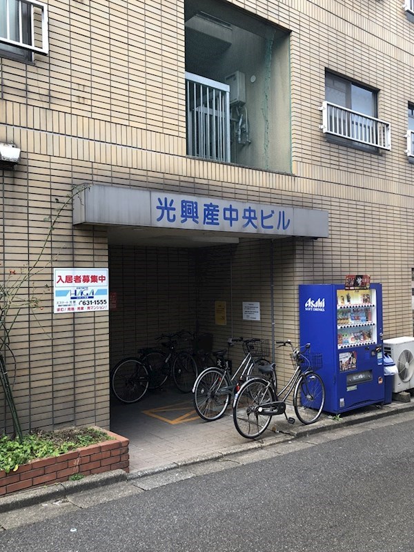 光興産中央ビル エントランス