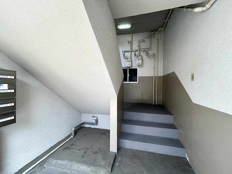 清納ビル エントランス