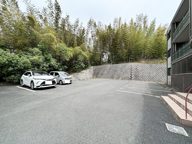 医生ヶ丘ヴァレンシア 駐車場