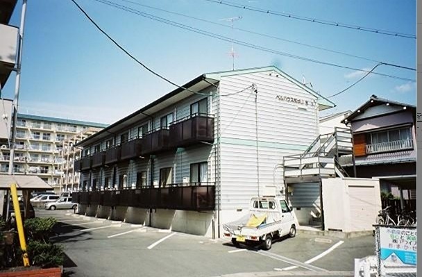ベルハウス和地山B 外観