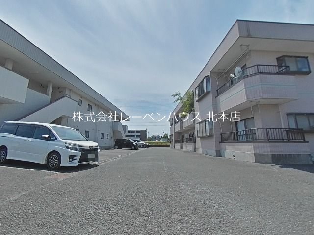 シャルマン北本　B棟 駐車場