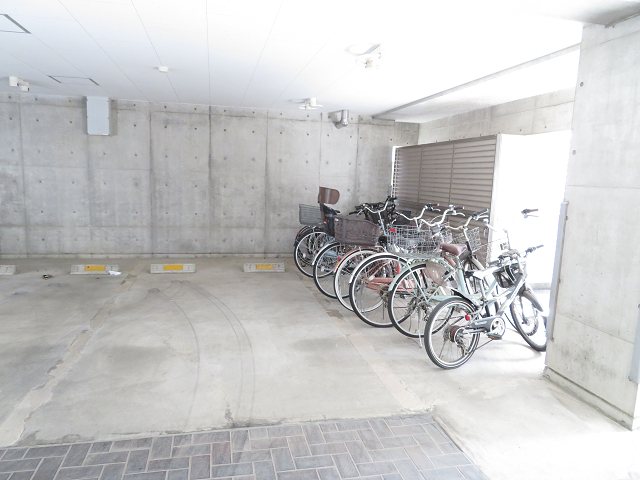 常盤９ 駐車場