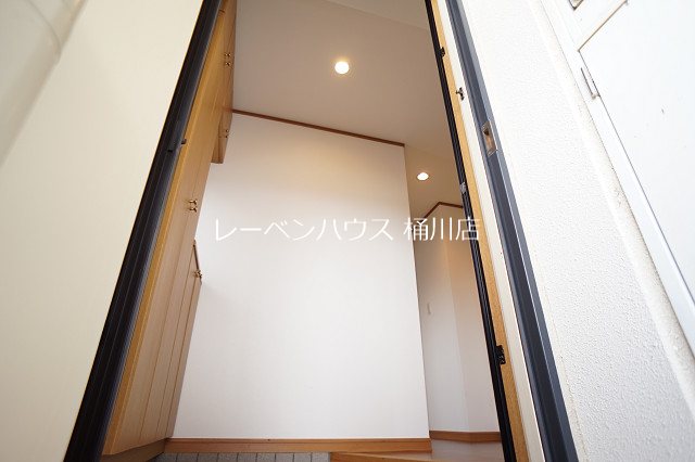 NBホームズ桶川 玄関