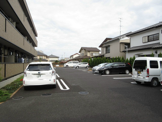 ロイヤルガーデン 駐車場
