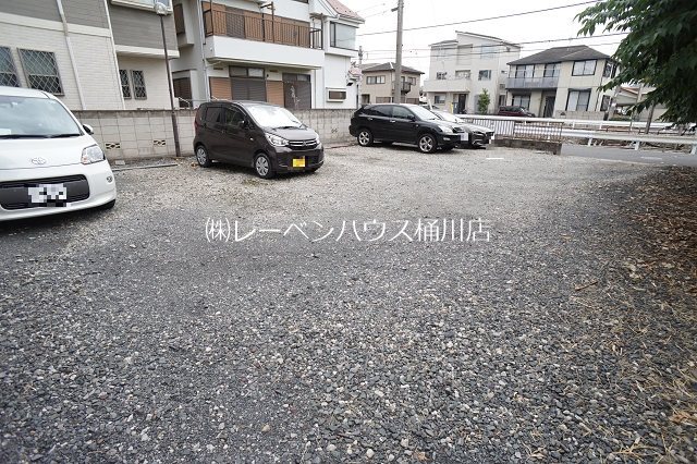 サンライズC 駐車場