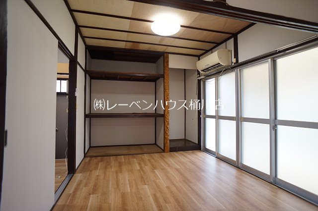 泉一丁目貸家 リビング