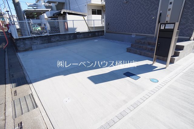 ライジングスクエア 駐車場
