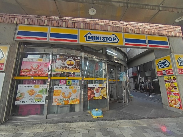 ＣｏｍｆｏｒｔＭａｉｓｏｎ浦和元町 コンビニ