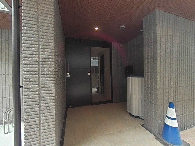クレスコート岸町 エントランス
