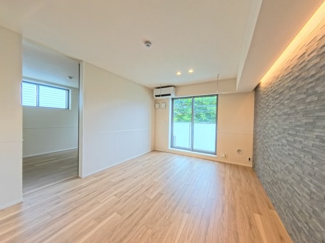クレスコート岸町 リビング