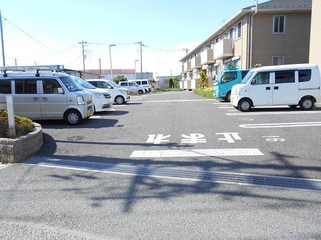 グランコート富士 駐車場