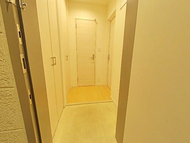 フローレス浦和 玄関