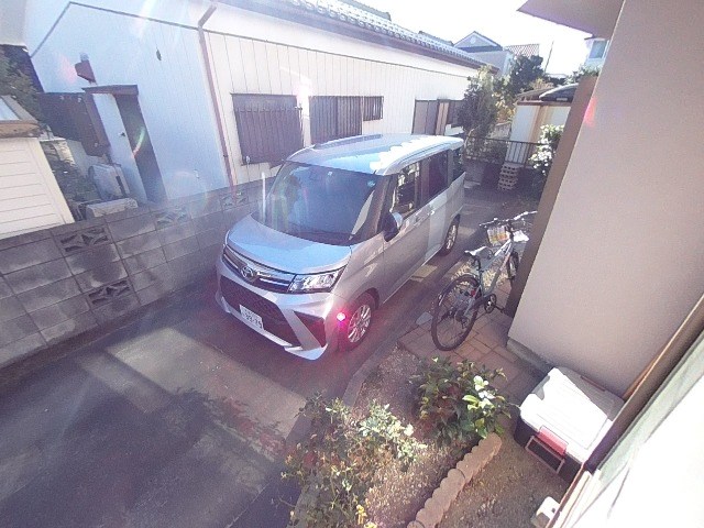 上の家 駐車場