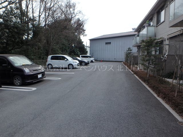 イーストガーデン Ｂ 駐車場