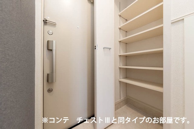 ユニゾン　アザレアⅡ 玄関