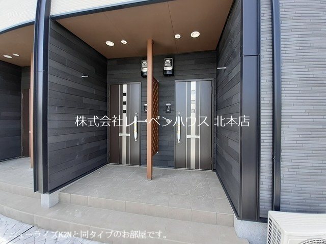 ベルフェリスD 玄関