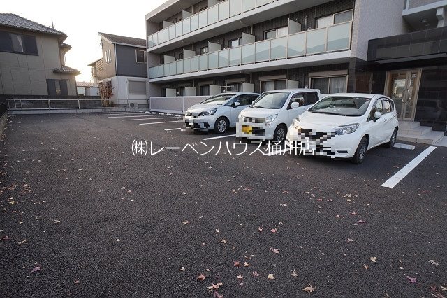 ソレイユ・スクワール 駐車場