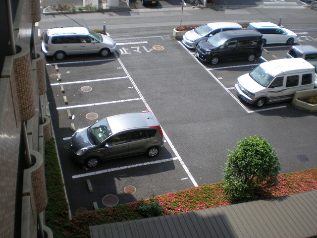 ファーストシティ大宮 駐車場
