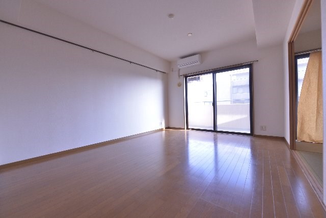 サニーフォレスト藤原弐番館 リビング