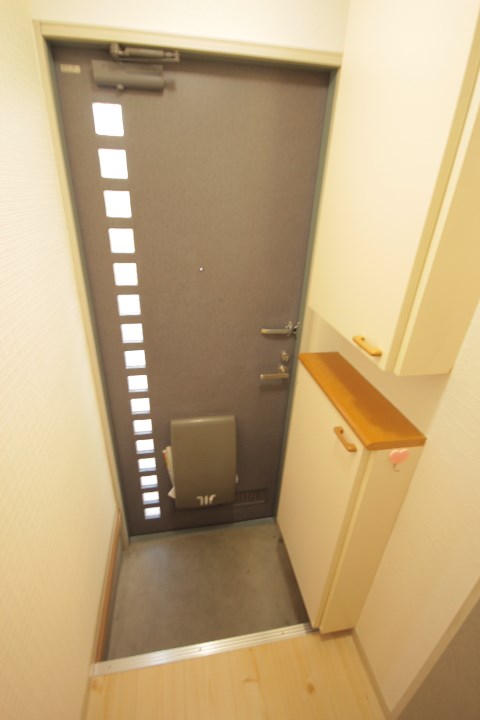 千葉県船橋市本中山２丁目 玄関