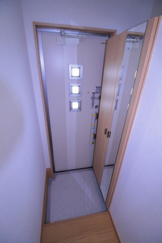 フォレストメゾン１番館 玄関