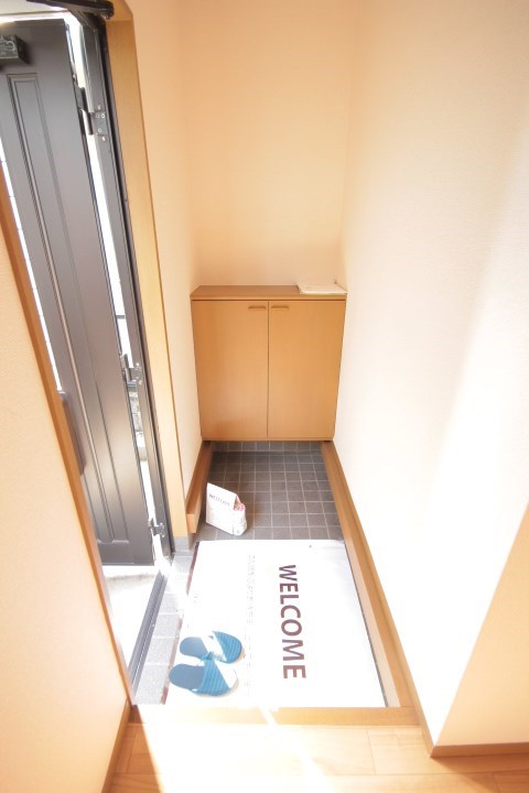 メゾンアローム 玄関