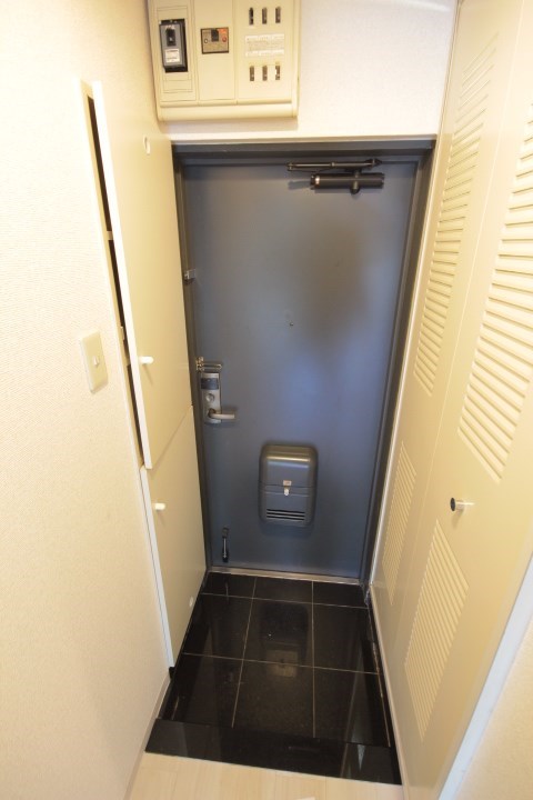 ローズガーデンA52 玄関