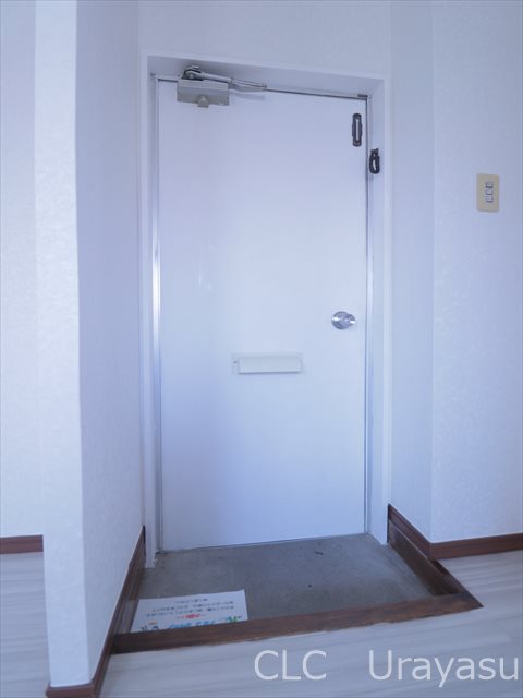 レオパレス南行徳 玄関