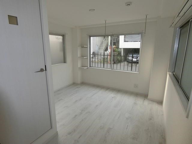 ヴィラ・コクシネル リビング