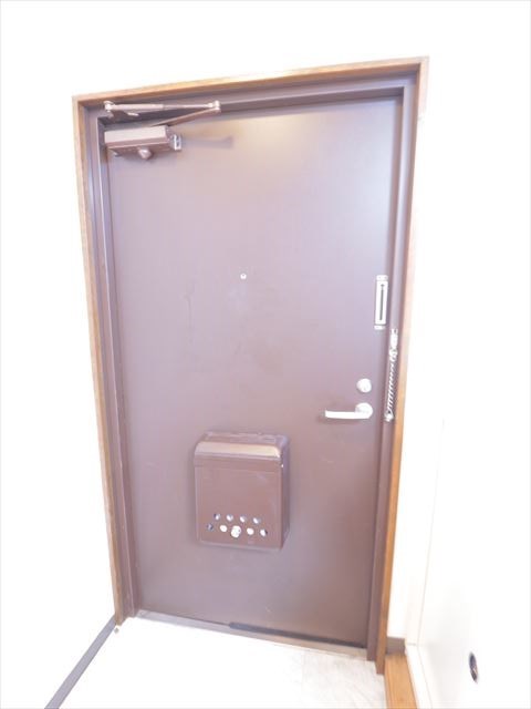 クイーンハイツ 玄関