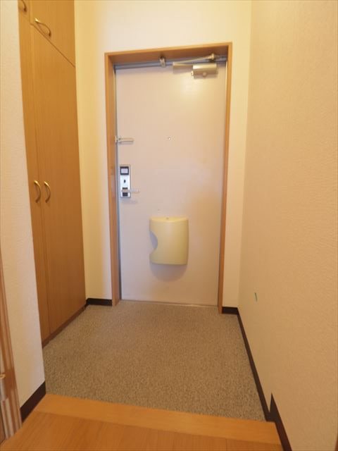 ヴィラ・アムール 玄関