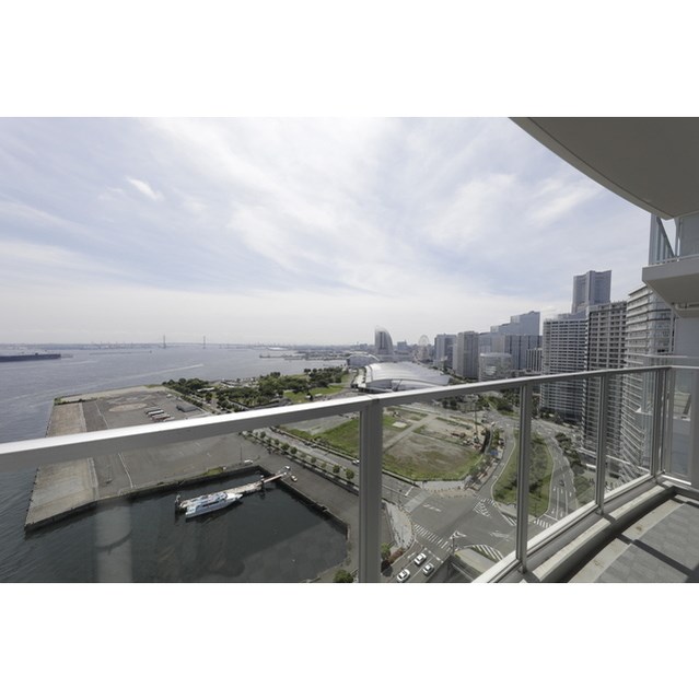 BLUE HARBOR TOWER みなとみらい ベランダ