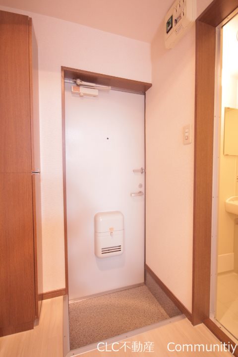 スタジオーネ参番館 玄関