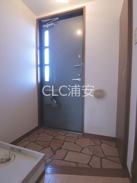 ドミールシャルマン 玄関