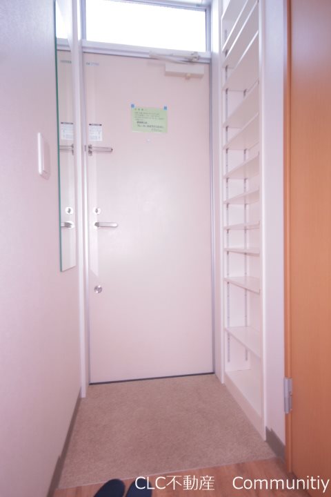 フローラ２ 玄関