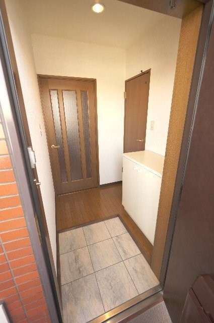 ウェルス幸 玄関