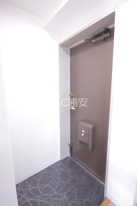 プレステージ市川 玄関