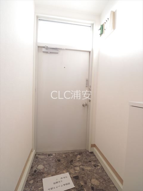 高山ハイツ 玄関