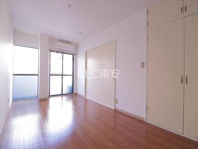 高山ハイツ ベッドルーム