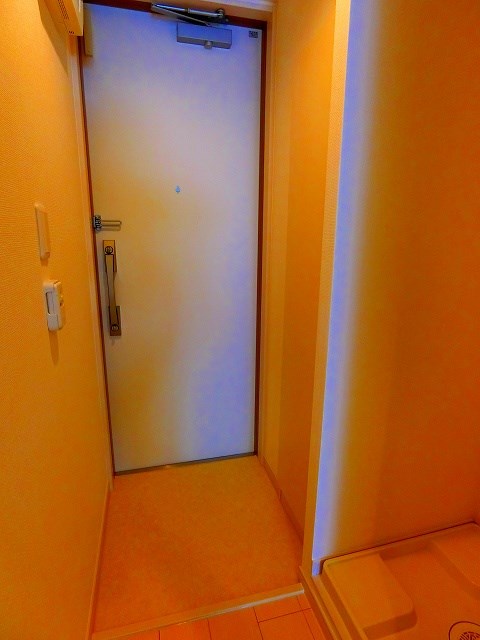 リブリ・エヌツー 玄関