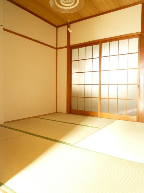 岡村ハイツ ベッドルーム