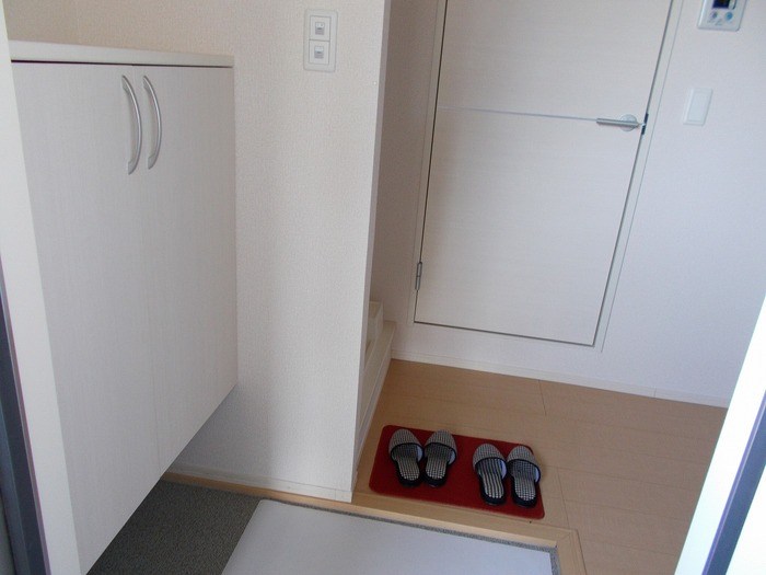 セピア コート 玄関