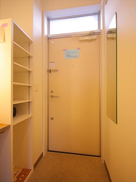 フローラ２ 玄関