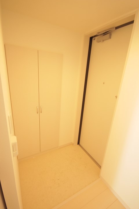 リブリ・ニソル 玄関