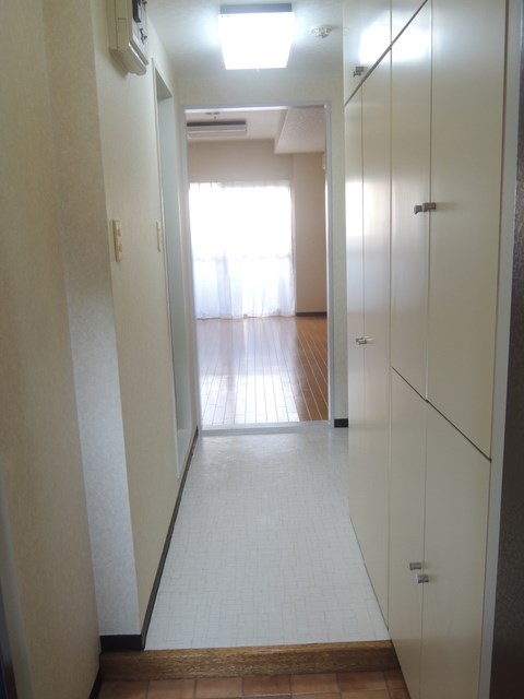 関内ロイヤルガーデン 玄関