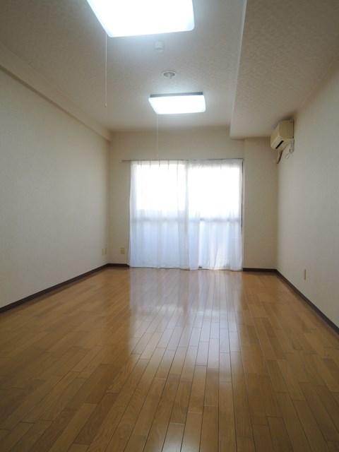 関内ロイヤルガーデン ベッドルーム